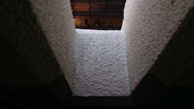 ベランダ外壁のひび割れ補修後