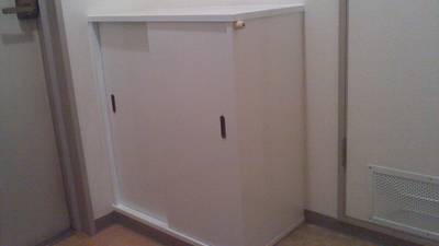 余ったダイノックシートで貼った下駄箱の様子