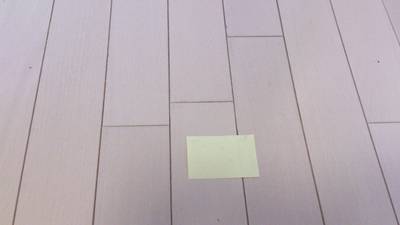 フローリングの角の欠損部分の補修後の写真