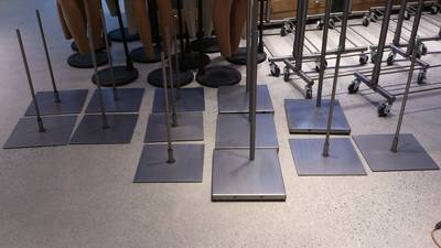 補修後の金属台座の写真