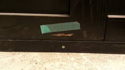 補修前の家具の傷