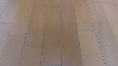 補修で綺麗になったフローリングの状態