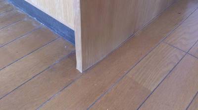 補修後のキッチン足元のプリント合板