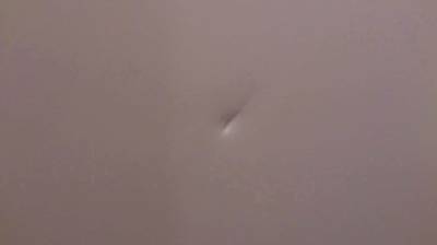 補修前のマンション玄関ドアの凹み傷