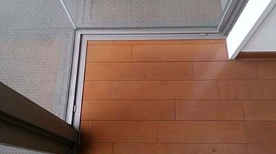 塗装で修復された美しいフローリング