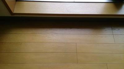 修復後の色鮮やかなフローリング