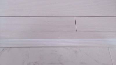 修復後の美しいフローリングの継ぎ目