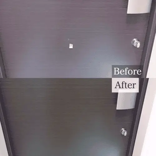 玄関ドアについた引っかき傷の補修