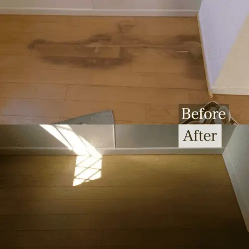 冷蔵庫置き場のフローリングにできた黒い染みの補修