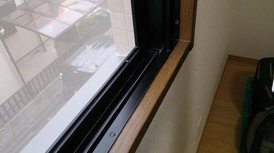 補修後の窓枠の仕上がりの写真