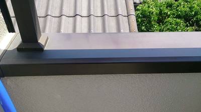 補修後のアルミ笠木の仕上がりの写真