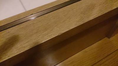 補修前の洗面所入口の敷居の欠けの写真