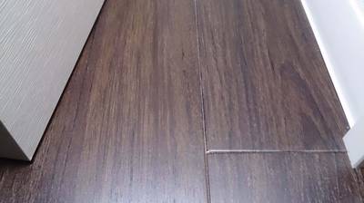 床のビス穴補修後の写真