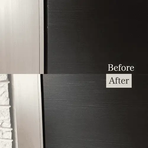 玄関ドアの端にできた小傷の補修