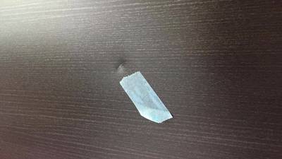 補修前の玄関ドア内側のえくぼ状の凹み