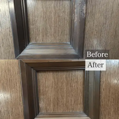 木製玄関ドアのモールの塗装剥がれの補修