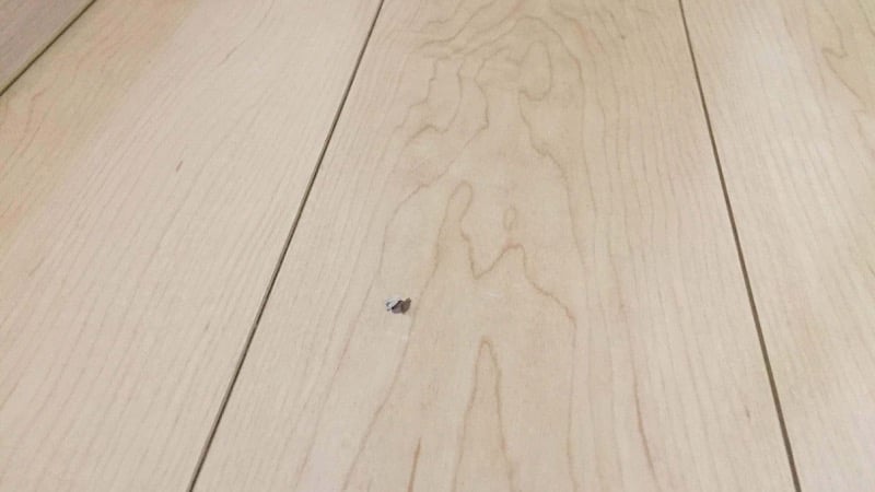 傷のあるフローリングの補修前の状態