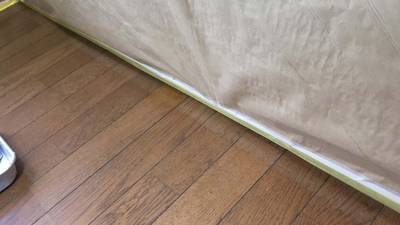 色褪せしたキッチンのフローリング