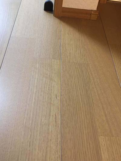 フローリングの目地のめくれを補修した後の状態