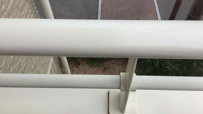 補修後の綺麗なベランダ手すり