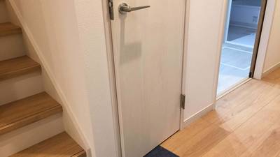 ドアストッパー取り付け前の状態