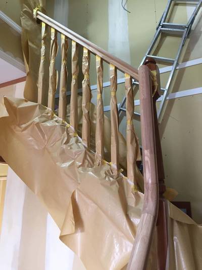 塗装前の無垢材の階段手すり