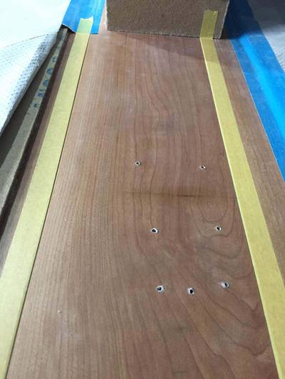 フローリング床のビス穴の補修前