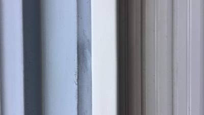 補修後の綺麗な雨戸枠