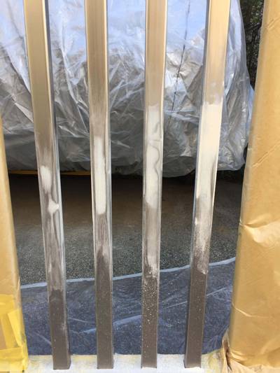 曲がってしまったカーポートの柵