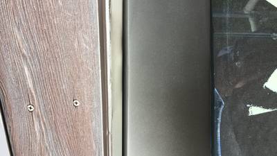 塗装で綺麗に直ったサッシ枠