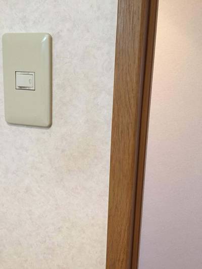 綺麗に補修された建具枠