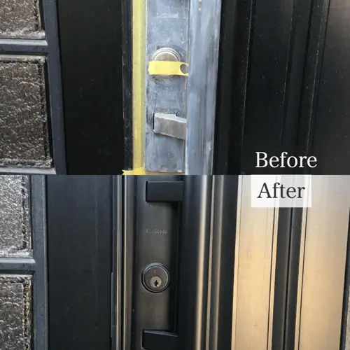 色褪せした玄関ドアのドアノブの補修