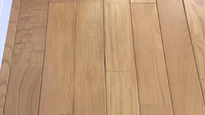 フローリングの丸い変色ジミ 補修後