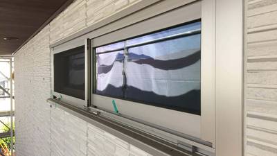 曲がってしまった窓枠のサッシレール