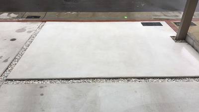 補修後の綺麗なカーポートのコンクリート