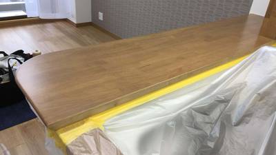 キッチンカウンターの木口、切断後の無塗装の状態です。