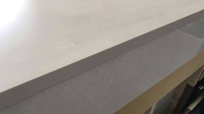 クリア塗装で仕上げたキッチンカウンター木口