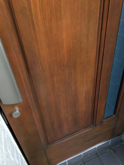 生まれ変わった木製玄関ドア