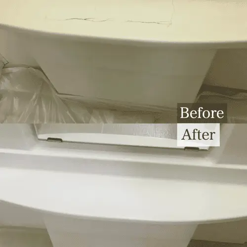 浴室の樹脂製の棚のひび割れの補修と塗装