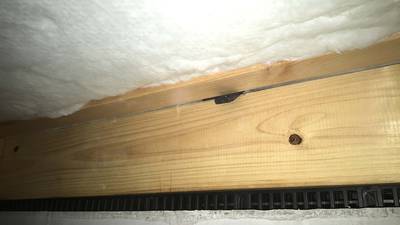 補強前の床下の大引と基礎パッキン