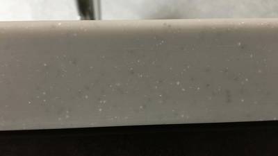 研磨で綺麗になった人造大理石カウンタートップ