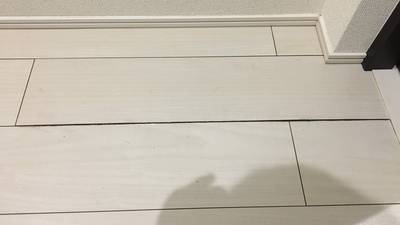 フローリング目地の隙間（補修前）