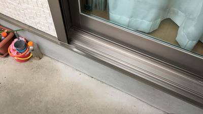 変形した掃き出し窓サッシ