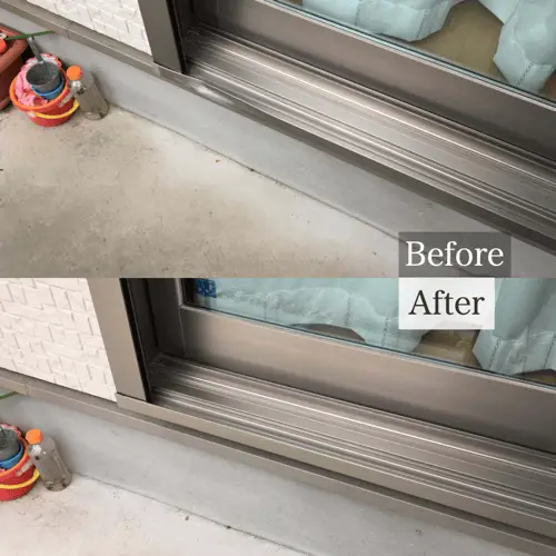 掃き出し窓のサッシの曲がり補修