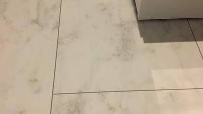 床フローリングのシミ補修前