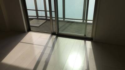 塗装補修後の綺麗なフローリング