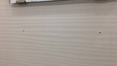 浴室壁のビス穴補修前の状態