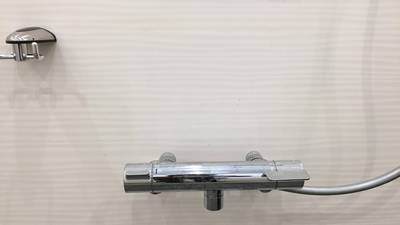 浴室壁のビス穴補修後の状態