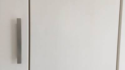 綺麗に補修されたクローゼット扉