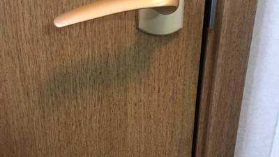 傷補修後の室内ドア全体